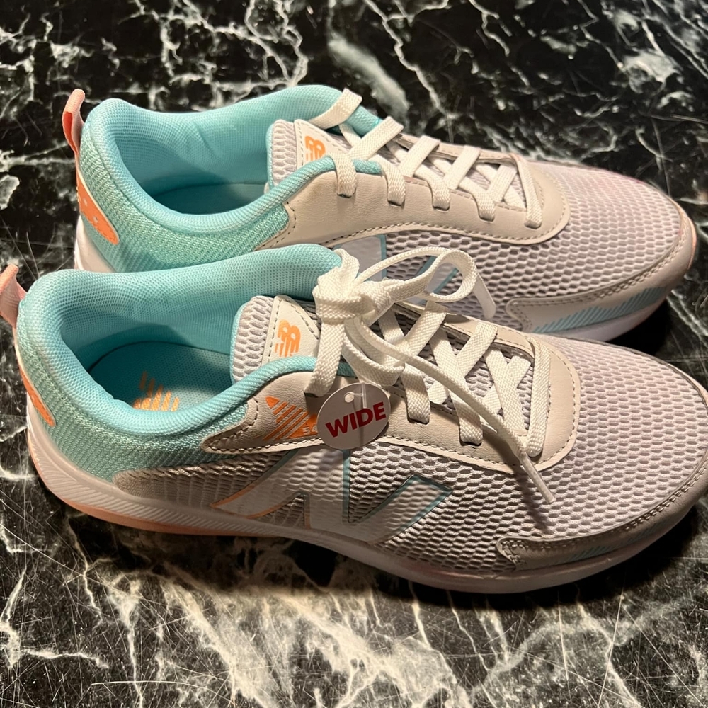 NWT NEW BALANCE